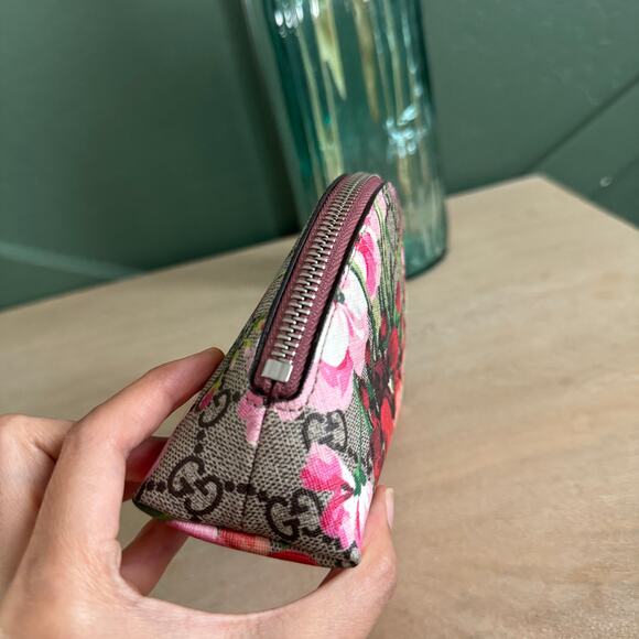 GG Supreme Monogram Blooms Small Pouch Cosmetic Case Beige Multicolor Dry Rose - Picture 3 of 10